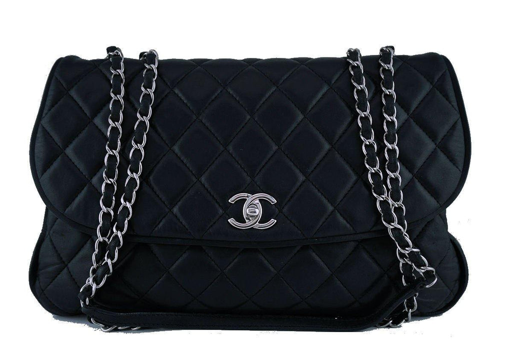 Chanel Black Maxi/Jumbo sized Quilted Soft Classic Messenger Flap Bag 7Y4