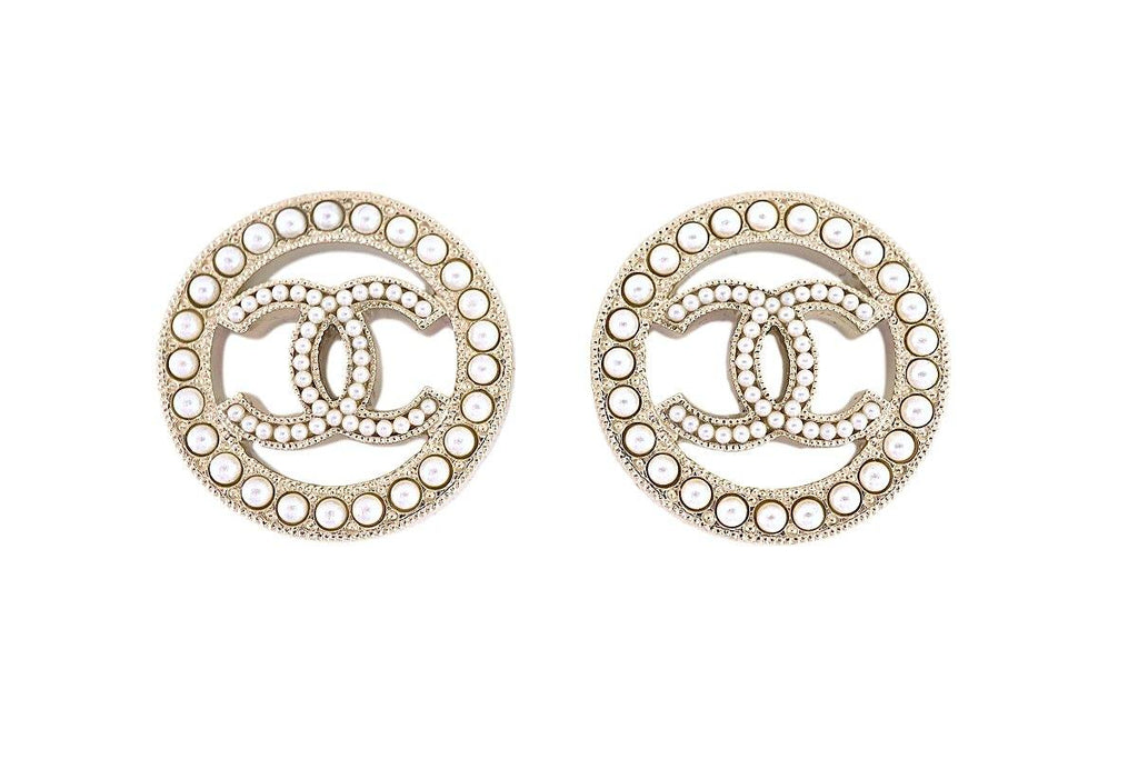 NIB Chanel Classic Circle Pearl Stud Earrings GHW HWS