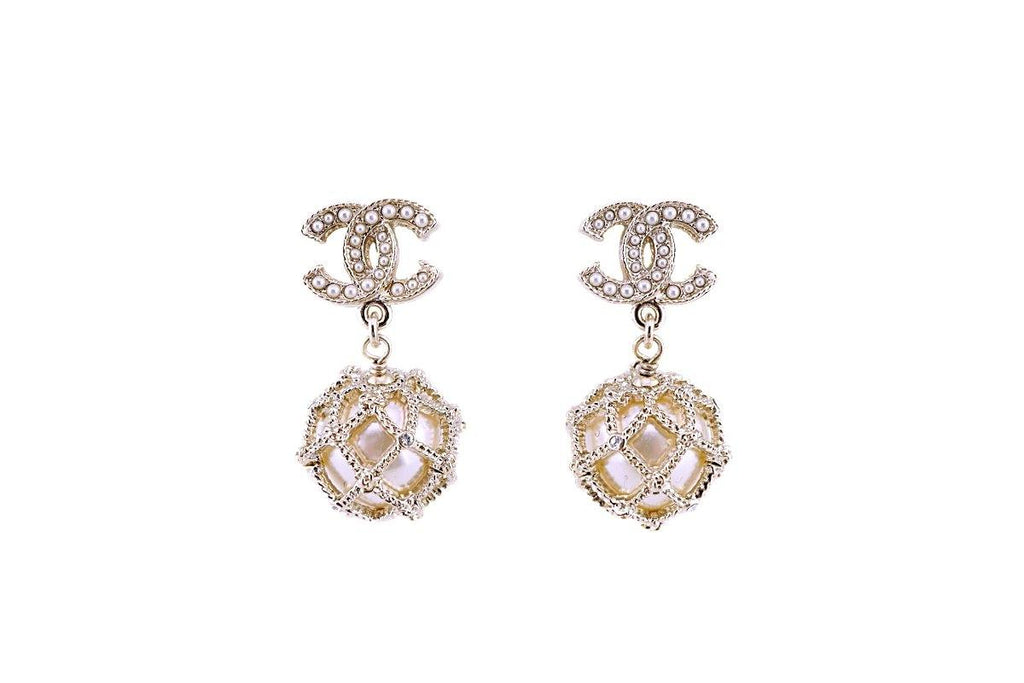 NIB Chanel Pearl Drop Logo Earrings GHW