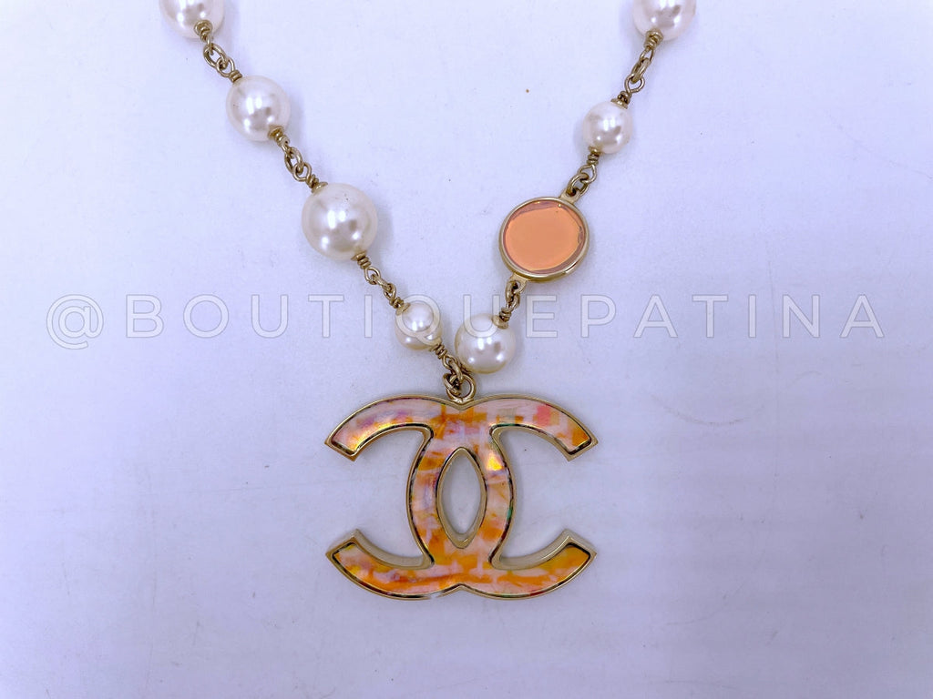 Chanel 2014 Supermarket Iridescent Pink CC Pearl Station Choker Necklace