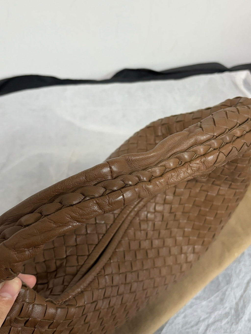 Bottega Veneta Intrecciato Hobo Bag Medium Milk Chocolate Brown Lambskin leather 40cm