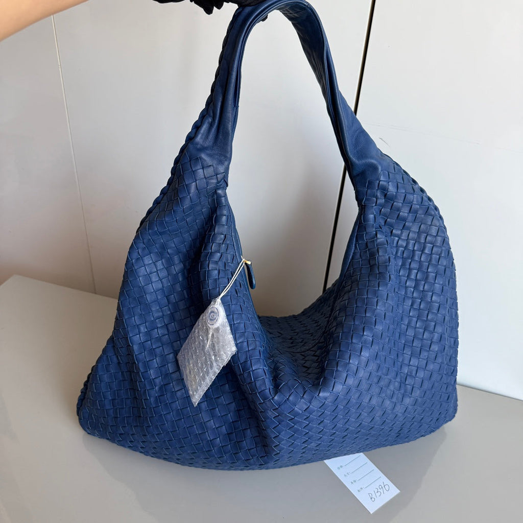 Bottega Veneta Veneta Hobo Maxi Dark Navy Intrecciato Leather 52cm