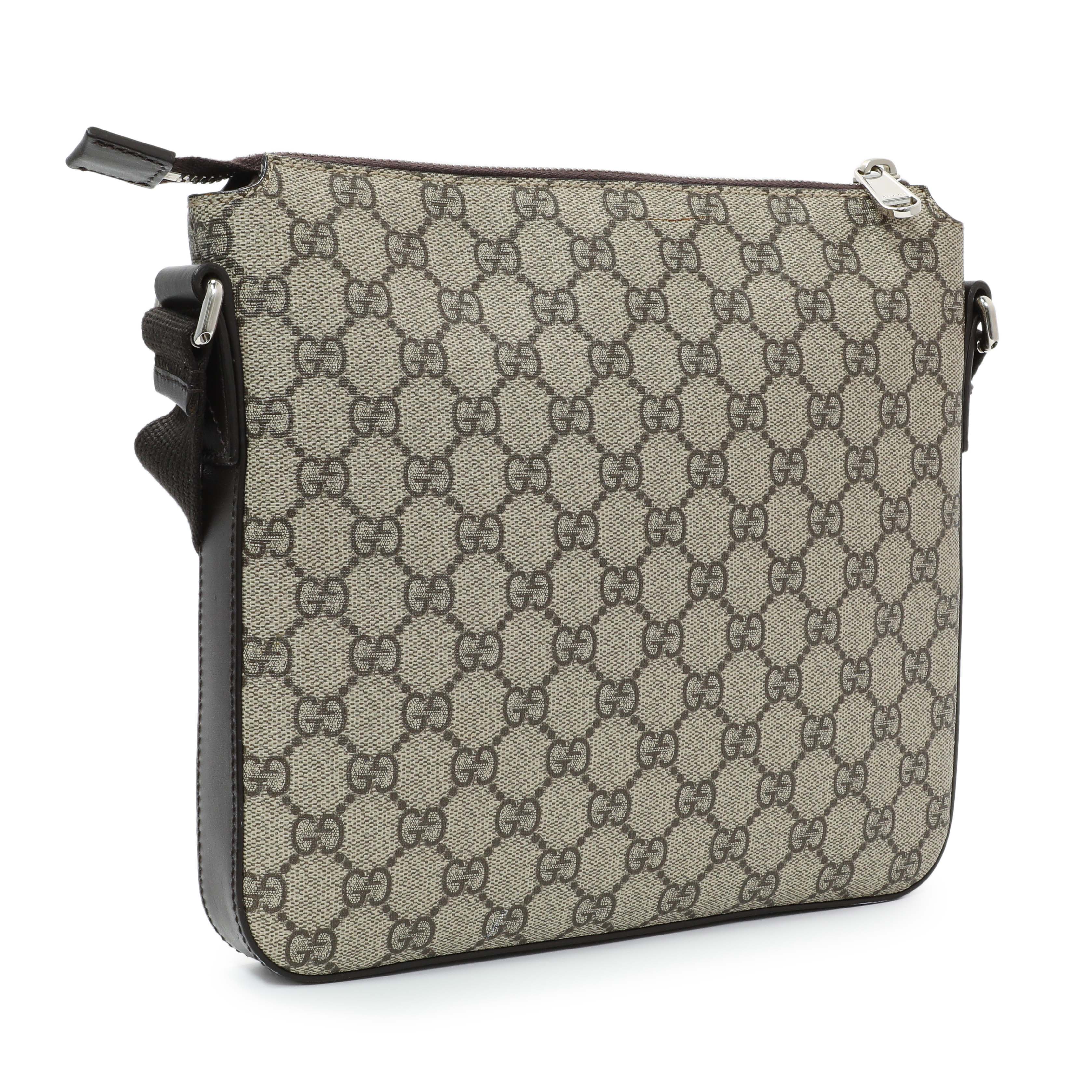Gucci GG Supreme Monogram Flat Messenger