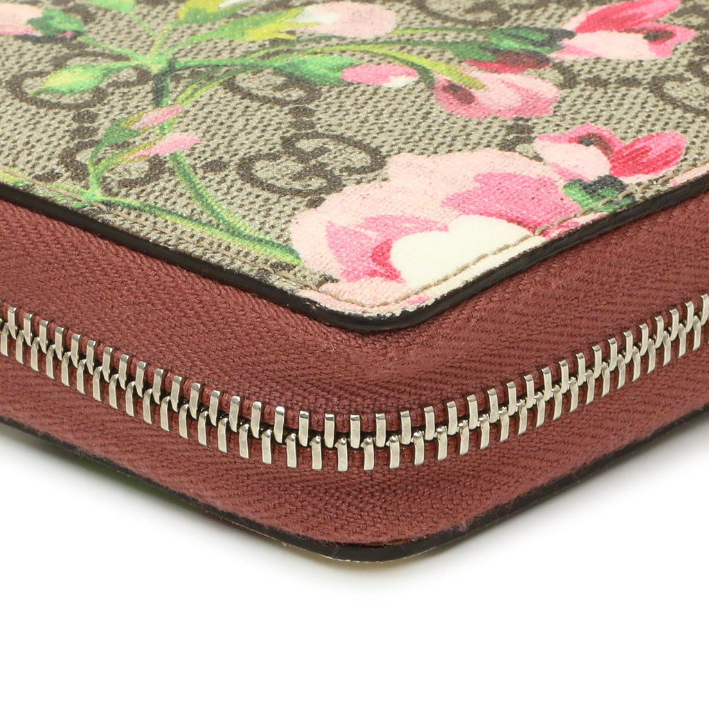 Gucci GG Supreme Monogram Blooms Wristlet Wallet