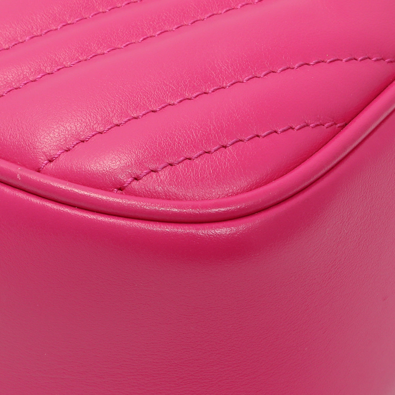 Gucci Fuxia Calfskin Marmont Chain Bag