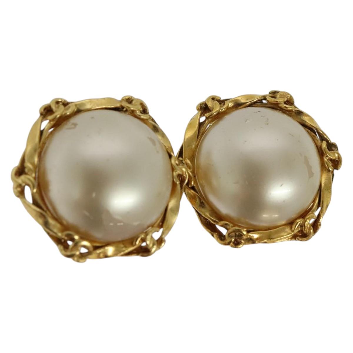 CHANEL Earring metal Gold CC 114148