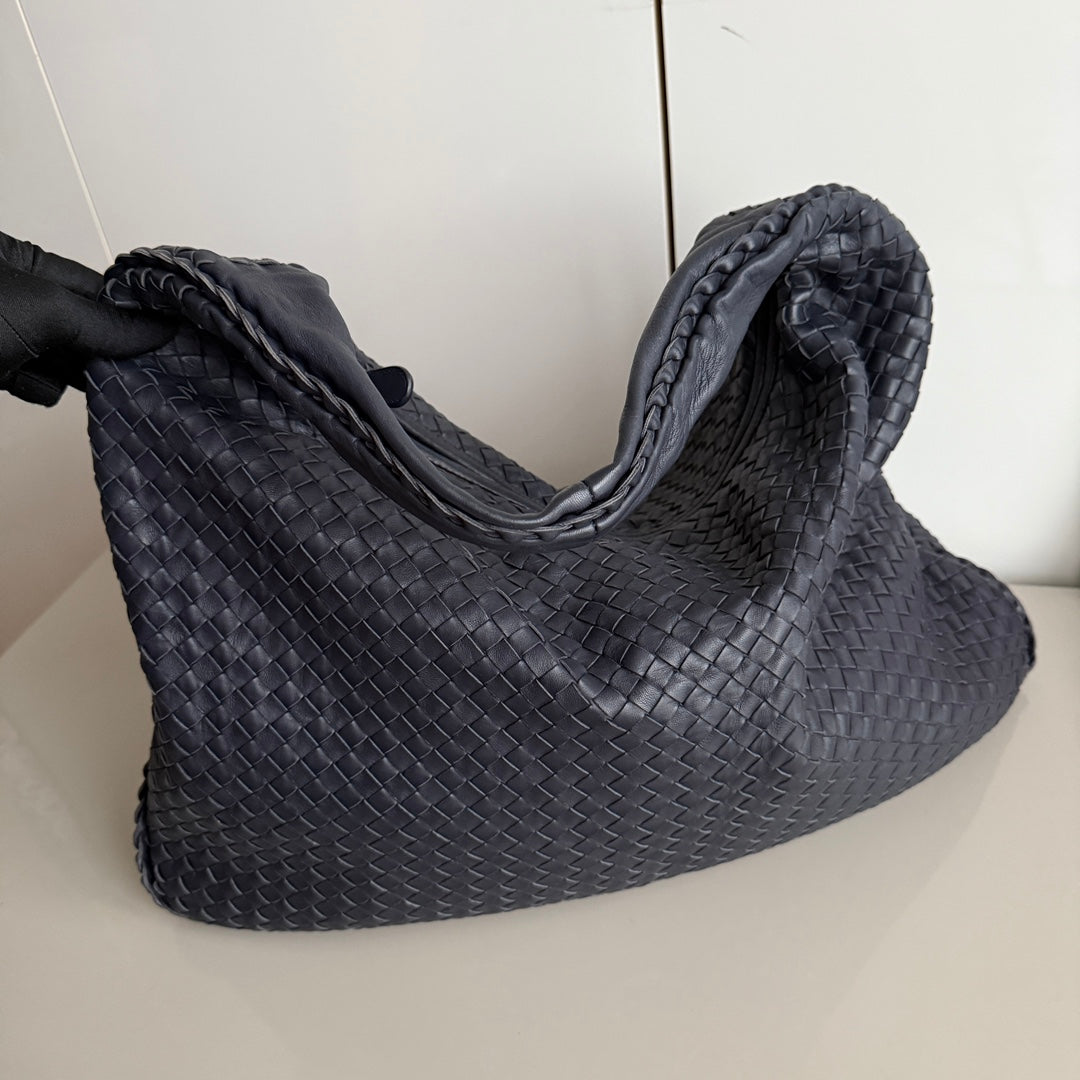 Bottega Veneta Veneta Hobo Maxi Black Leather 52cm