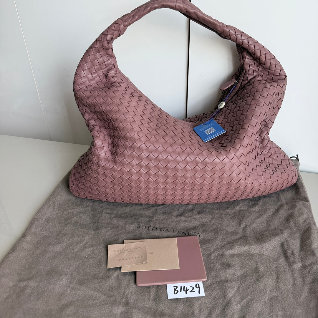 Bottega Veneta Veneta Leather Hobo Large Nude Dirty Pink 47cm