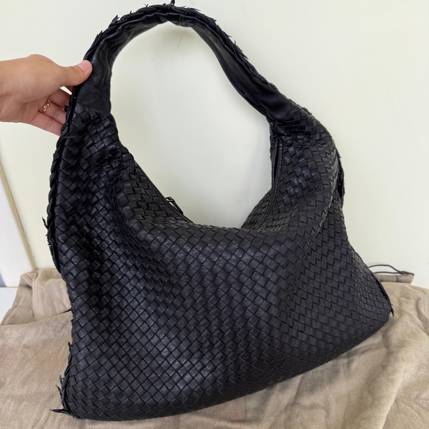 Bottega Veneta Veneta Hobo Maxi Black Tiny Fringes Leather 51cm