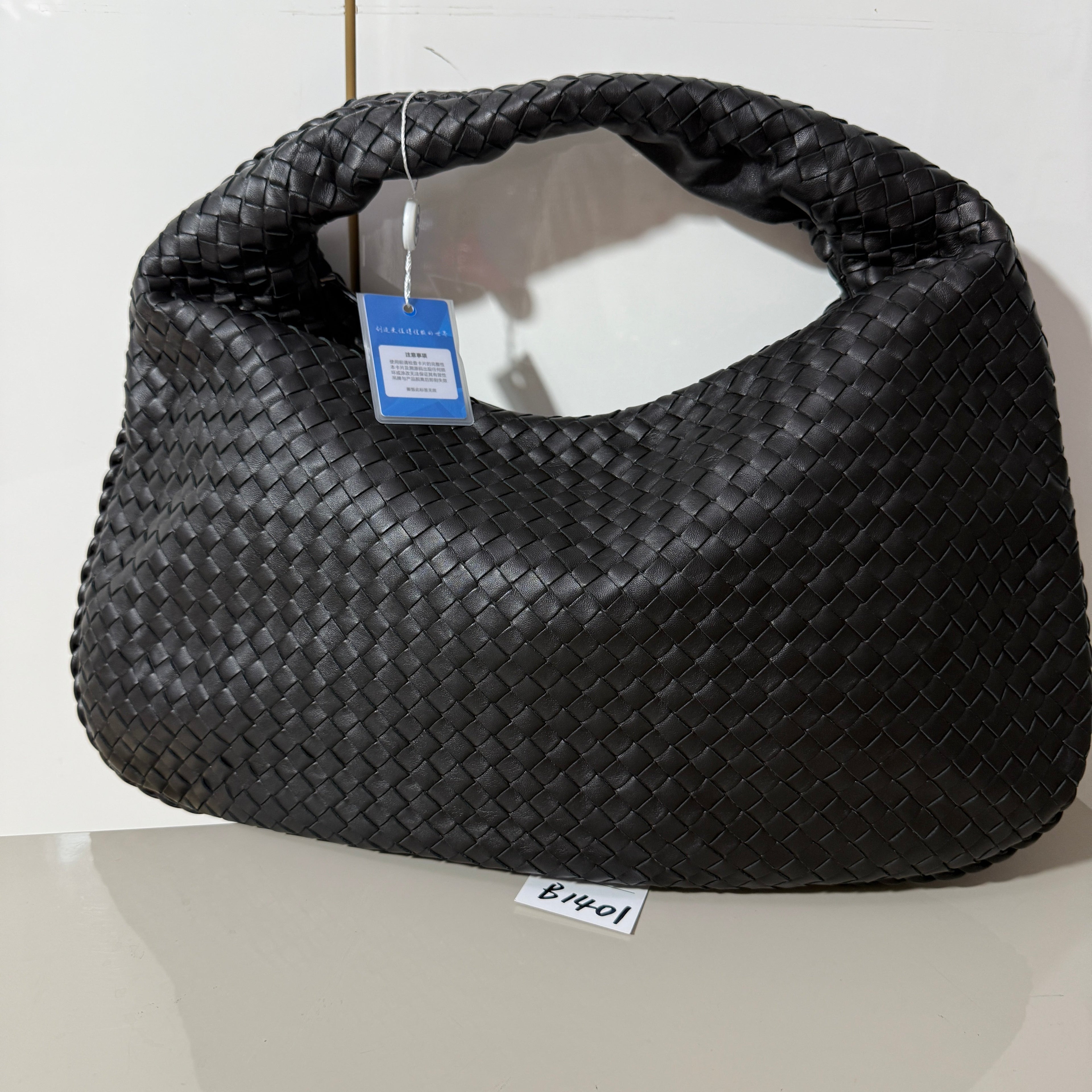 Bottega Veneta Veneta Intrecciato Hobo Bag Medium Black Lambskin leather 48cm