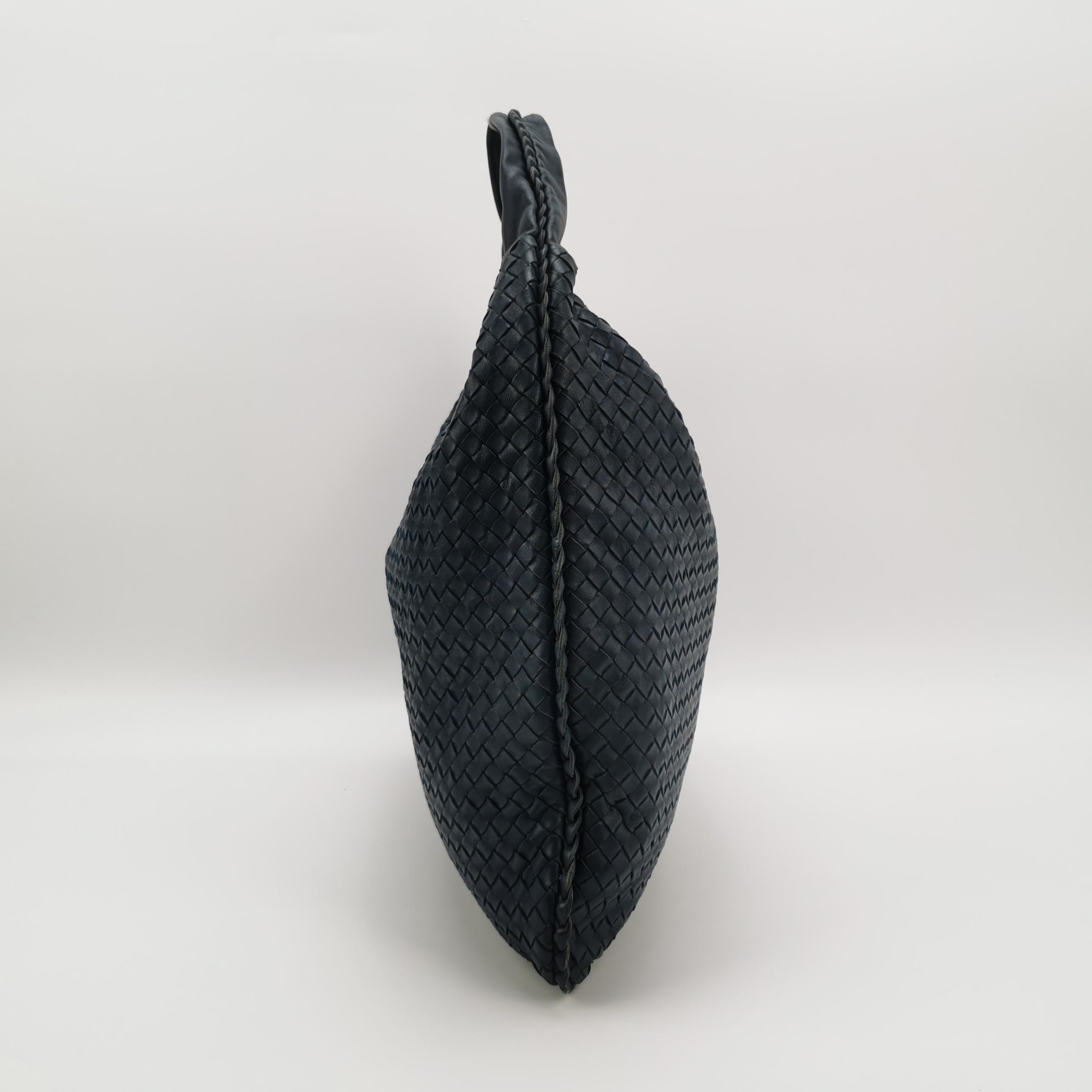 Bottega Veneta Veneta Hobo Maxi Navy Intrecciato Leather 51cm