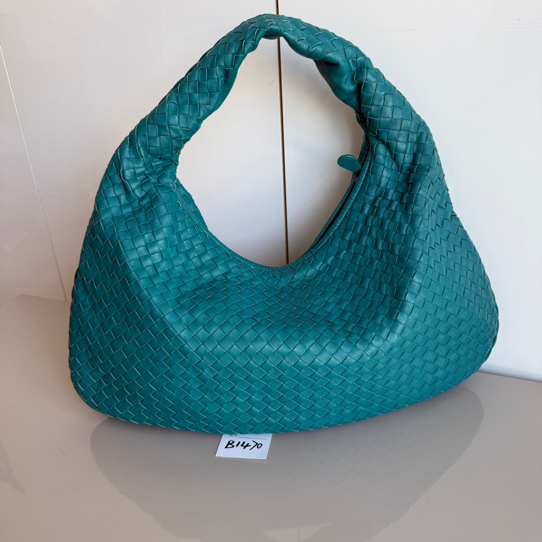 Bottega Veneta Hobo Bag Lambskin leather Green 47cm