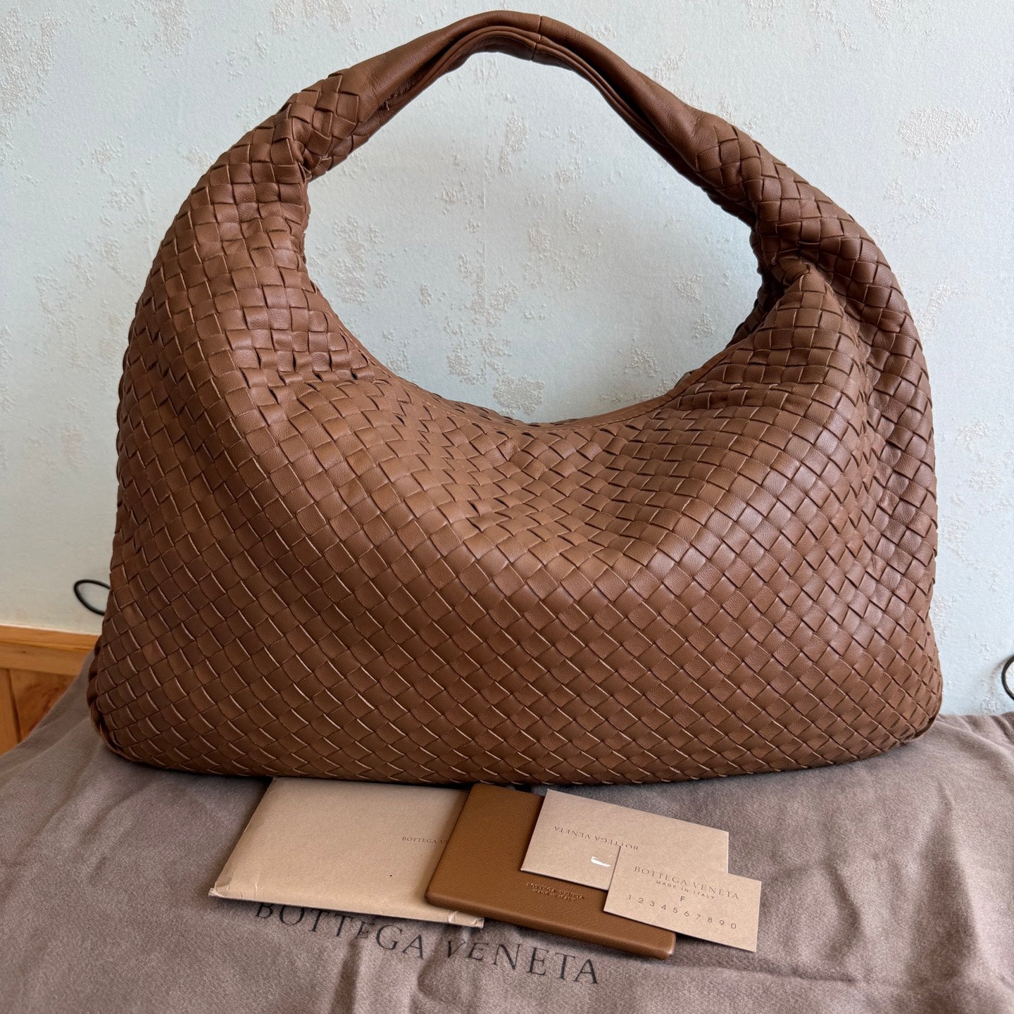 Bottega Veneta Intrecciato Hobo Bag Medium Milk Chocolate Brown leather 47cm