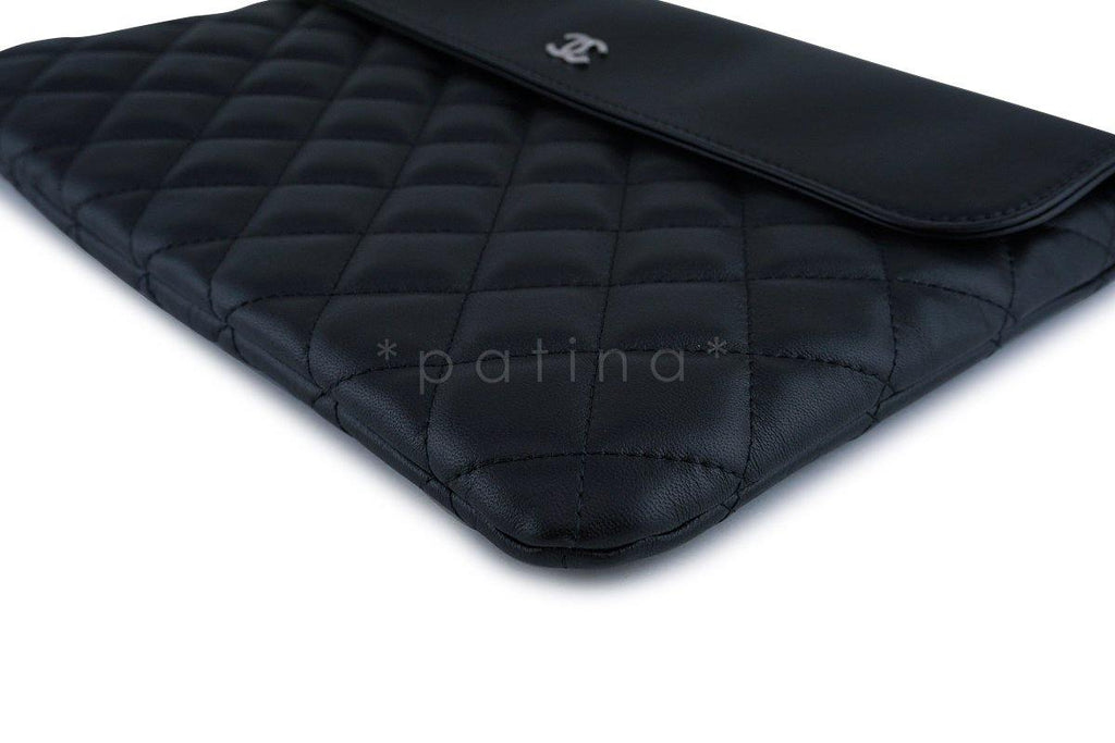 NWT 17S Chanel Black Classic Quilted O Case Flap Clutch Purse Bag