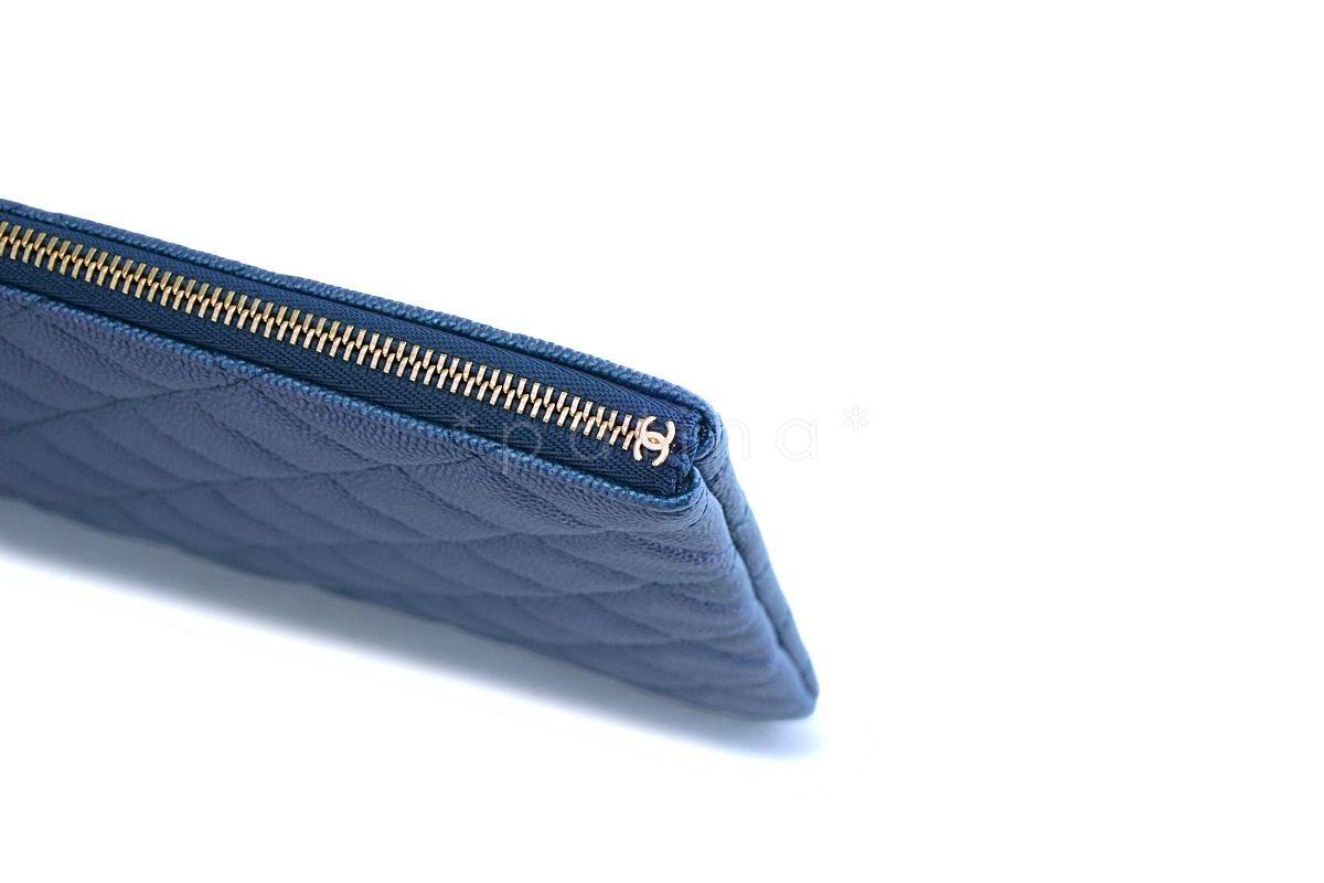 NIB 19S Chanel Iridescent Blue Pearly CC Medium O Case Clutch Bag