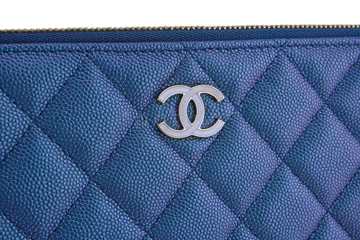 NIB 19S Chanel Iridescent Blue Pearly CC Medium O Case Clutch Bag