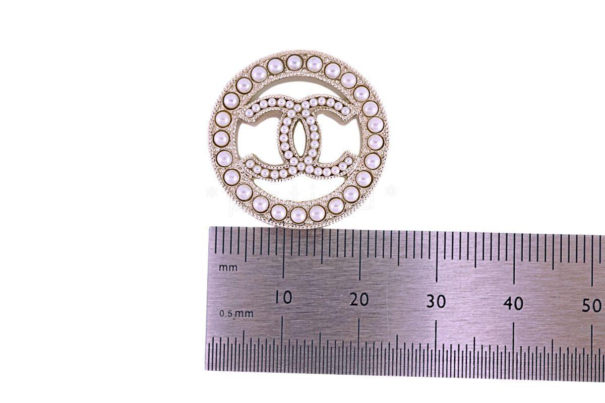 NIB Chanel Classic Circle Pearl Stud Earrings GHW HWS