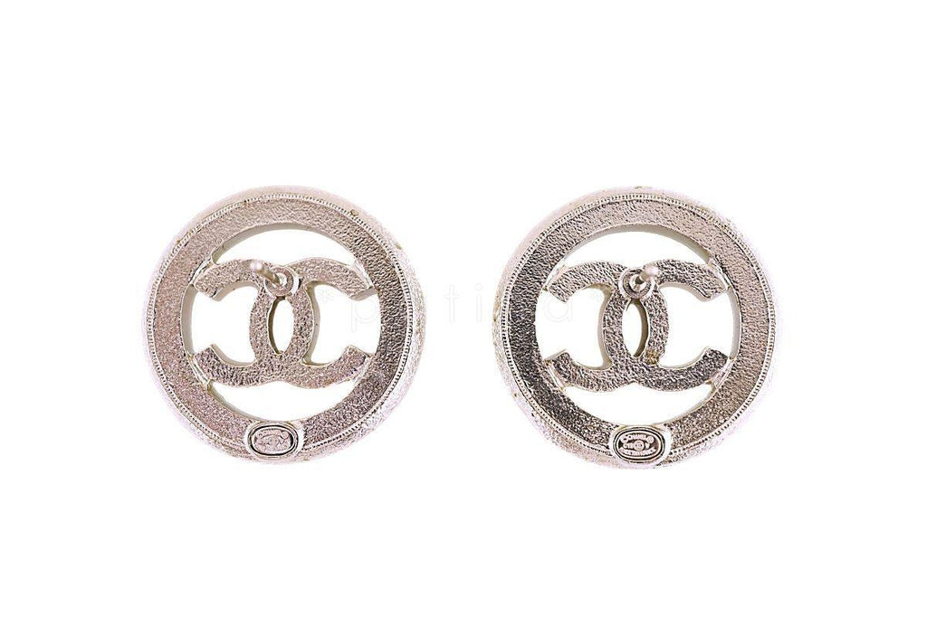 NIB Chanel Classic Circle Pearl Stud Earrings GHW HWS