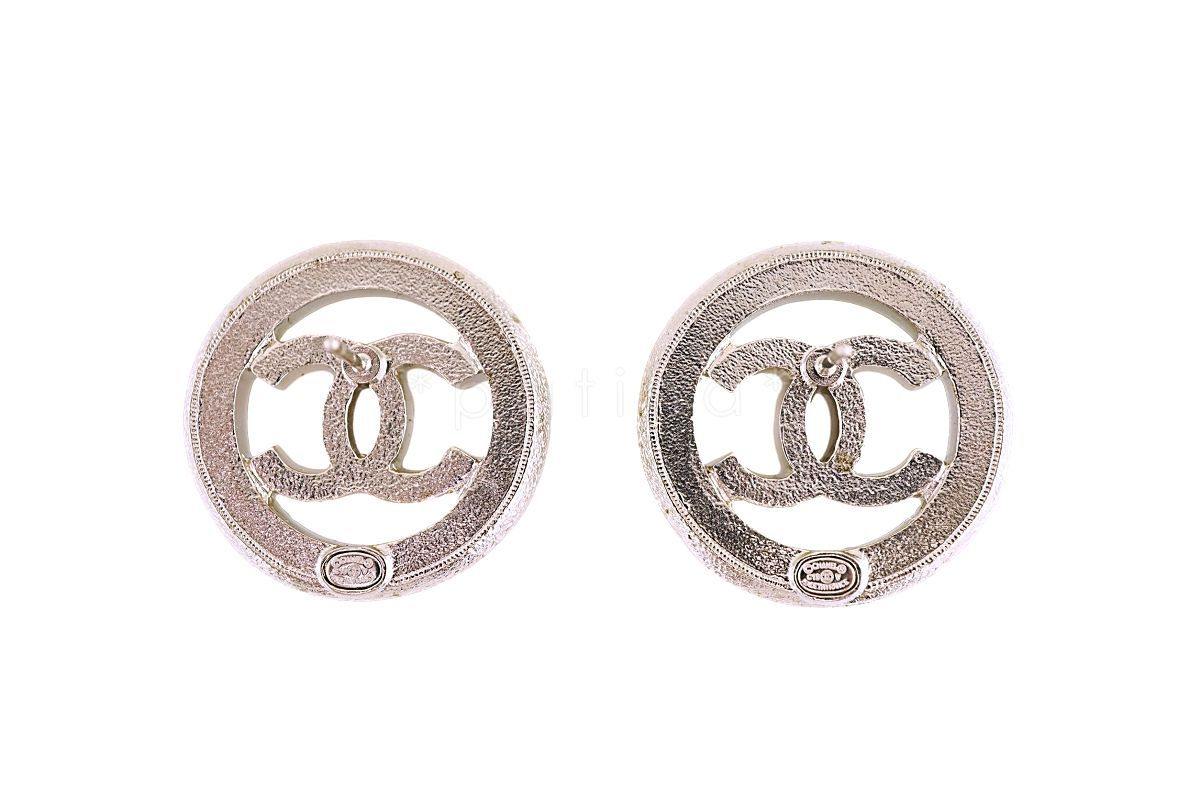 NIB Chanel Classic Circle Pearl Stud Earrings GHW HWS