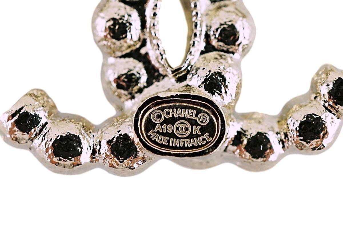 NIB Chanel 19K Pearl Crystal Gold Stud Earrings AB2434