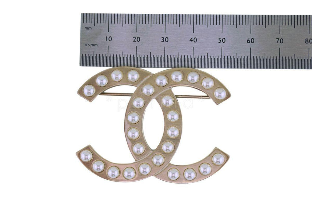 NIB 18P Chanel A98909 Classic Pearl Brushed Gold Large Classic CC Brooch
