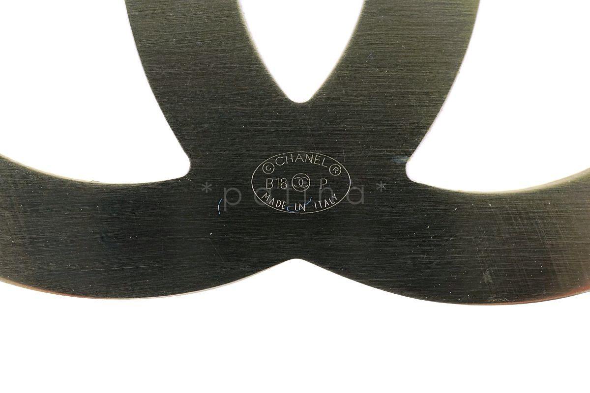 NIB 18P Chanel A98909 Classic Pearl Brushed Gold Large Classic CC Brooch