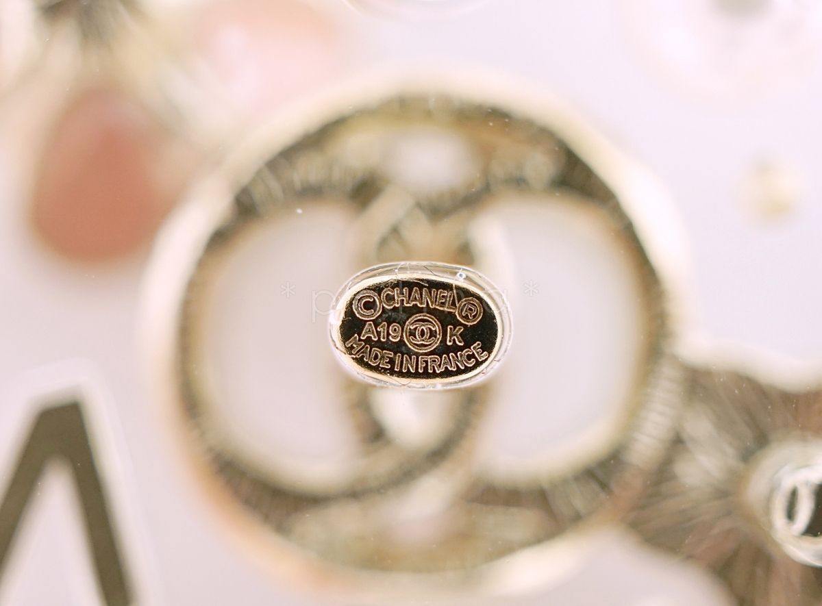 Rare NIB 19K Chanel X/XL Clear Resin Pearl Giant CC Crystal Brooch GHW