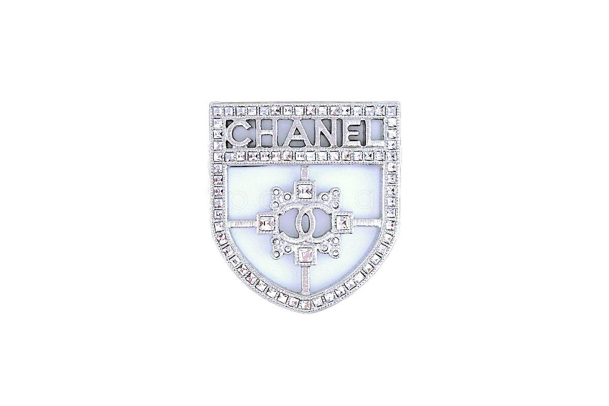 NIB Chanel Classic Crest Shield Logo Brooch A85908 Crystals SHW