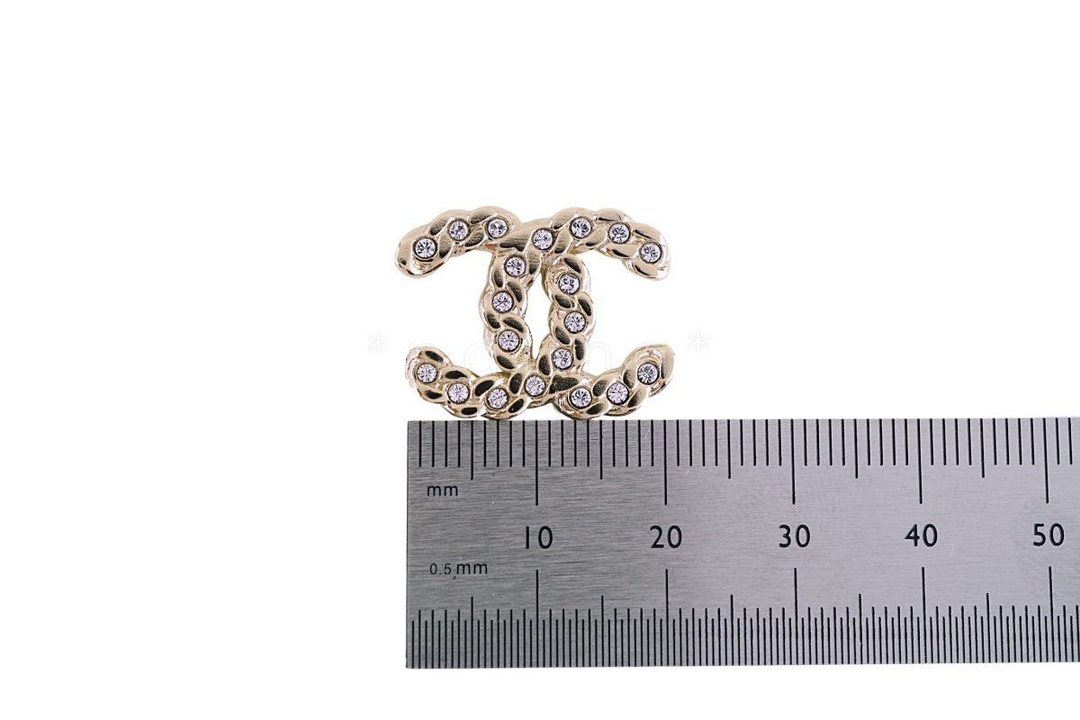 NIB 19P Chanel Crystal CC Classic "Chain" Stud Earrings GHW AB0595