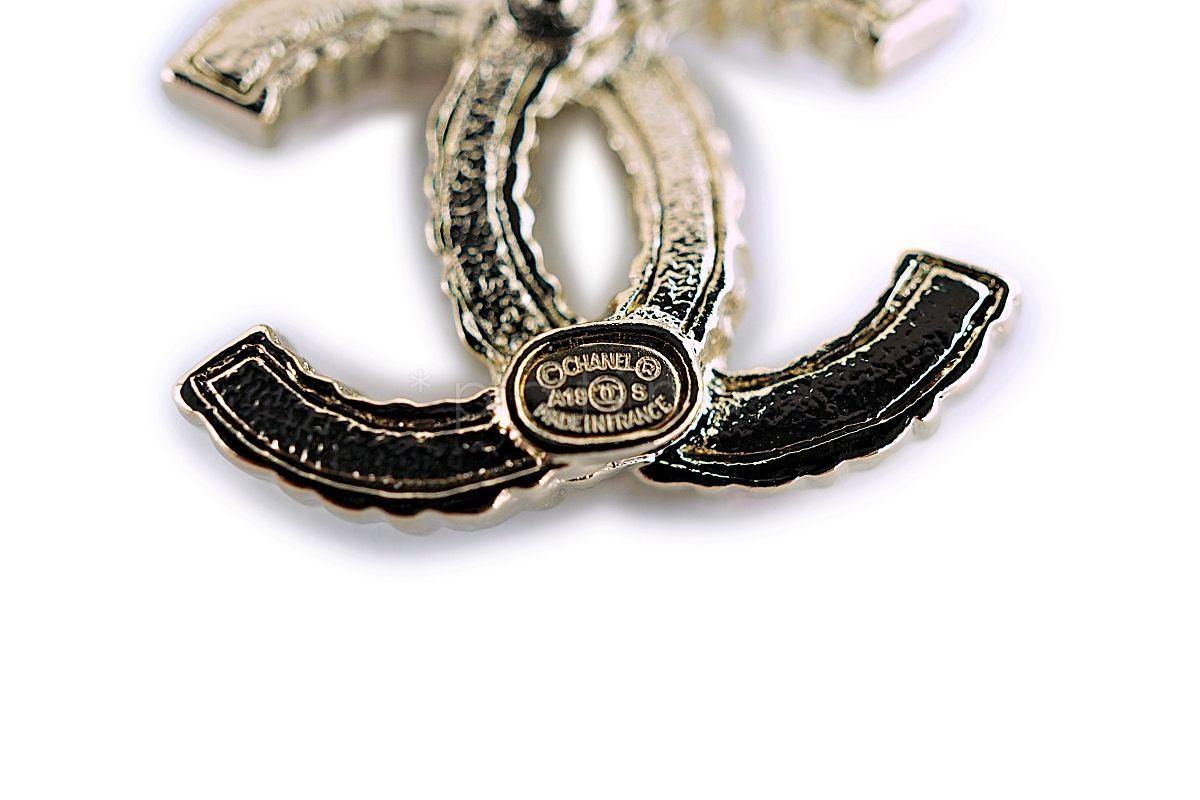 NIB 19S Chanel Rainbow Multicolor Crystal Classic CC Stud Earrings GHW AB1552 879