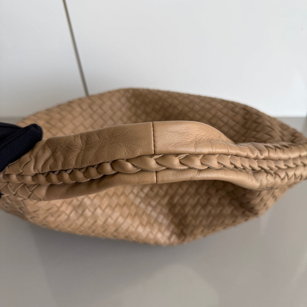 Bottega Veneta Veneta Hobo Light Camel Brown Intrecciato Leather Bag 47cm