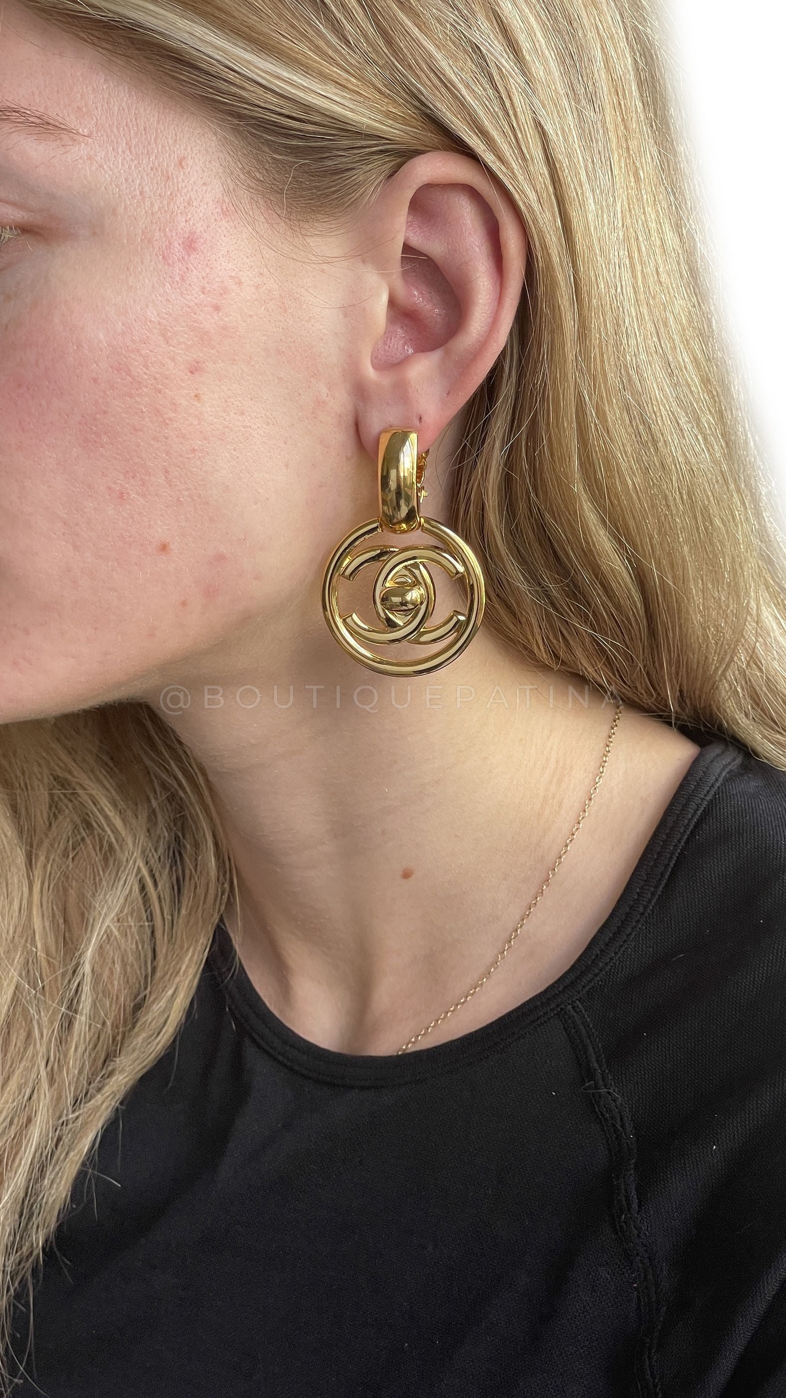 Chanel Vintage 97P Large Encircled Turnlock Drop Earrings Gold
