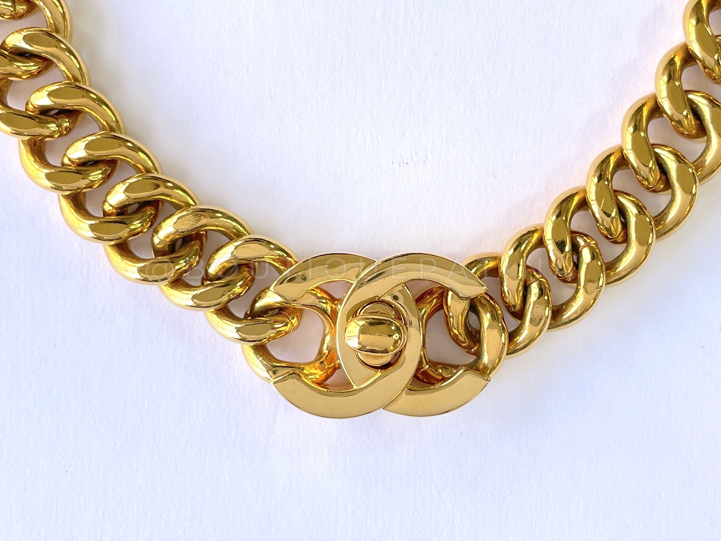 Chanel Vintage 95A Turnlock CC Choker Necklace Chunky Chain