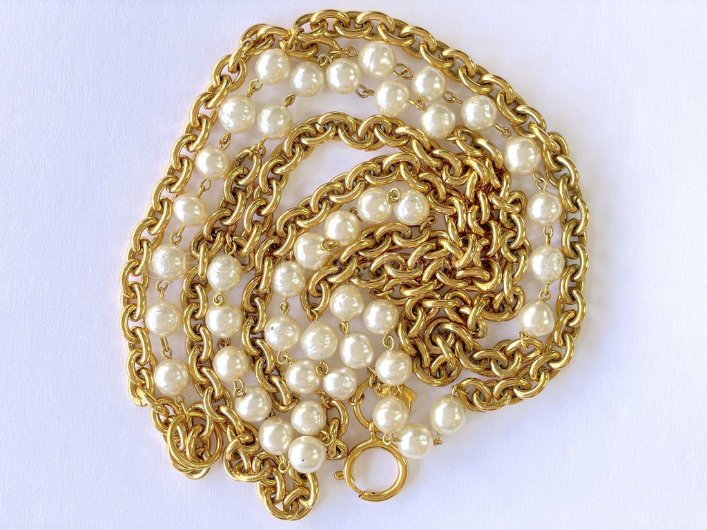 Chanel Vintage 1980s Rihanna Pearl and Gold Chain Long Station Necklace