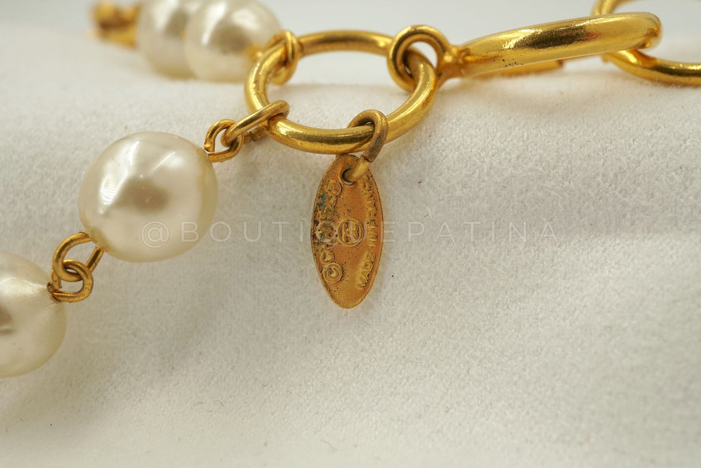 Chanel Vintage 1980s Rihanna Pearl and Gold Chain Long Station Necklace