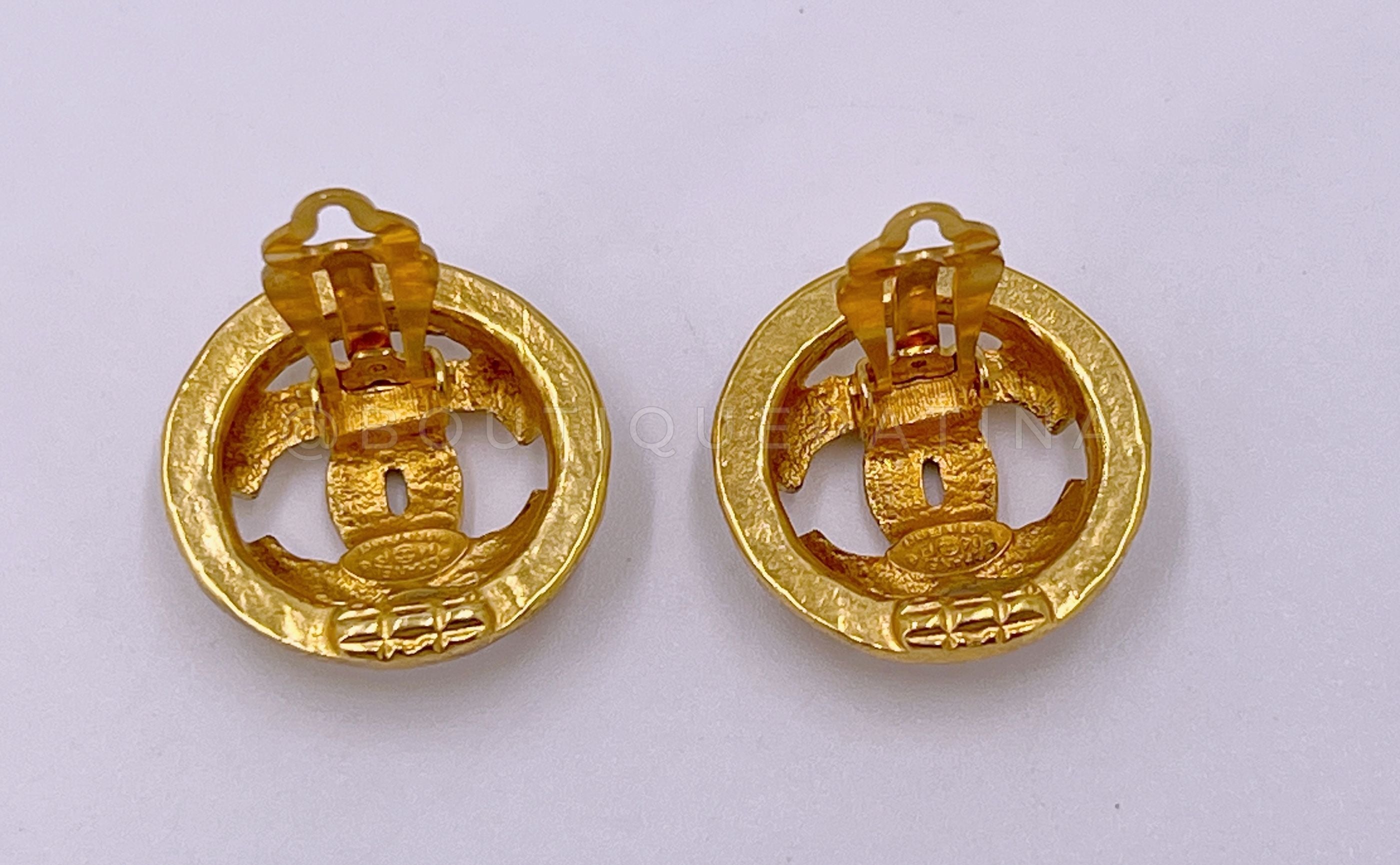 Chanel 94P Vintage Signature Circle CC Gold Stud Earrings Small