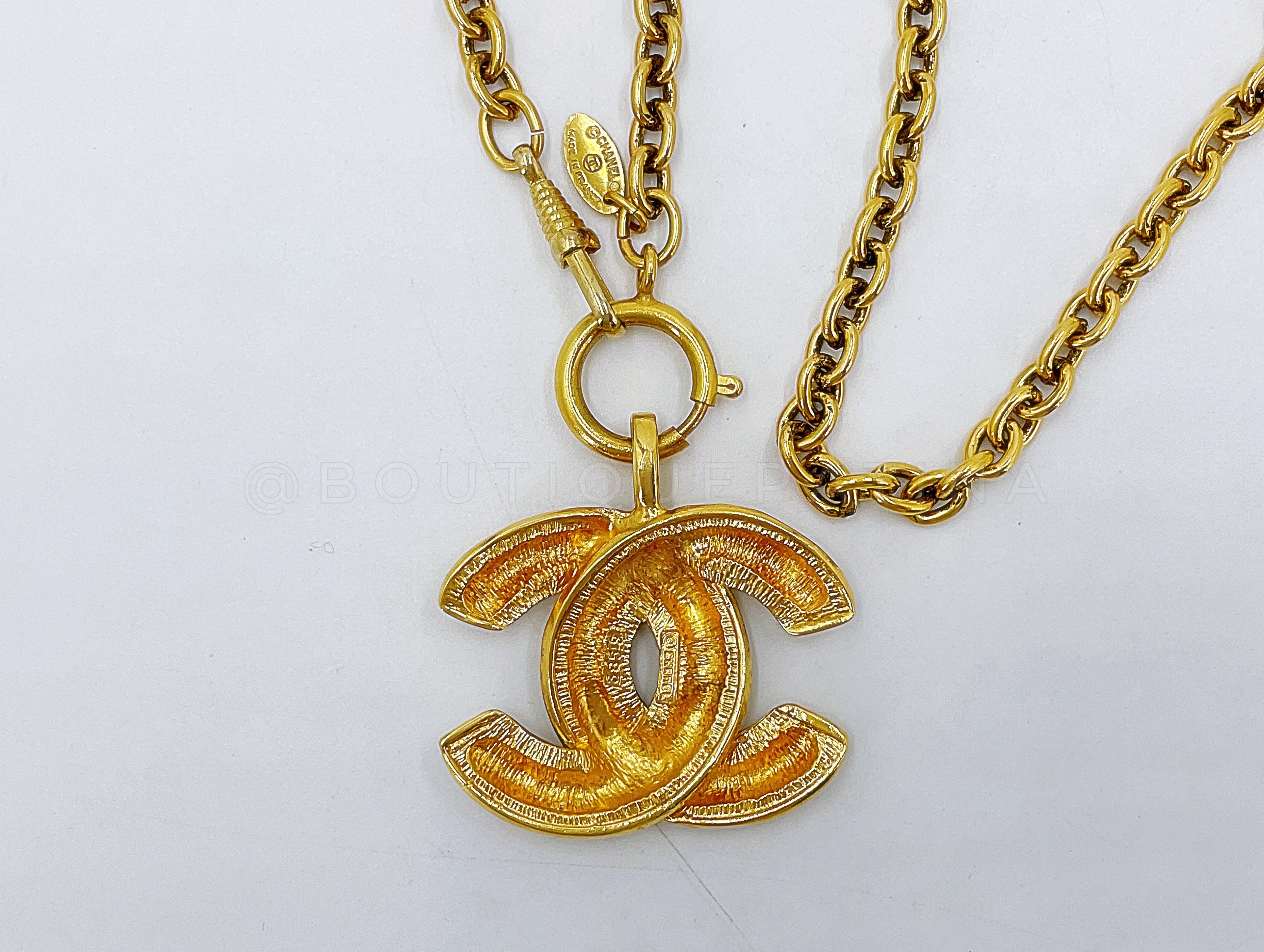 Chanel Vintage Large quilted 80s Necklace