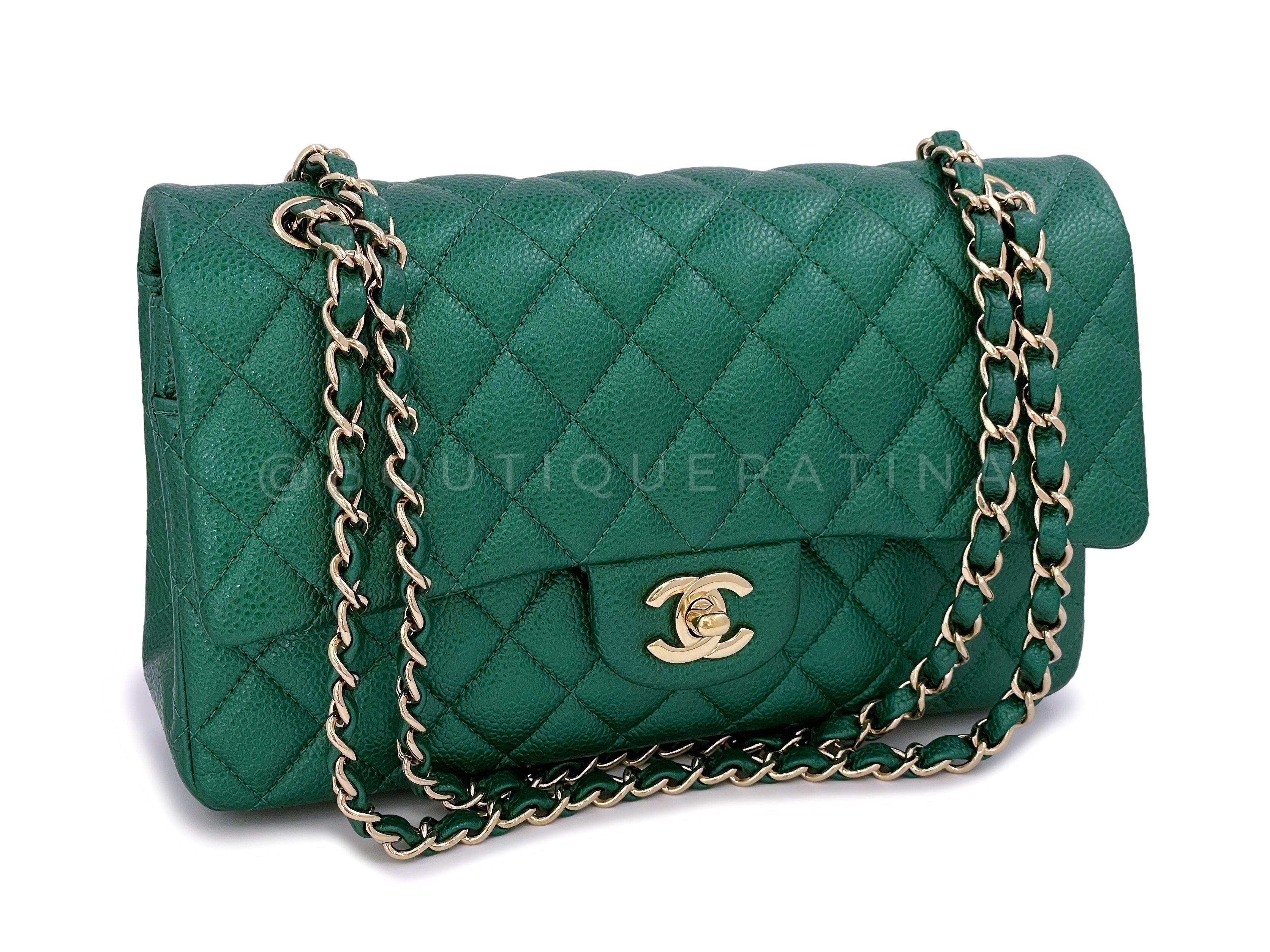 18S Chanel Iridescent Pearly Emerald Green Caviar Medium Classic Double Flap Bag GHW E2F