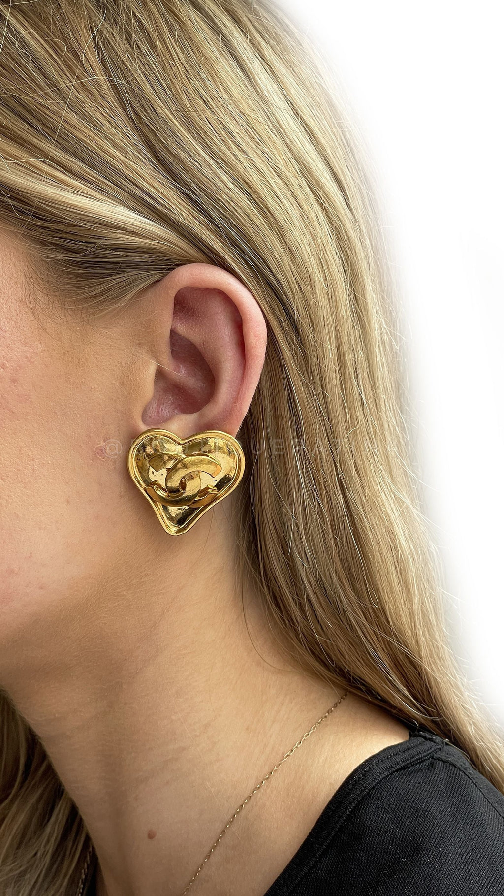 Chanel Vintage 95P Solid Heart CC Logo Stud Earrings (Larger)