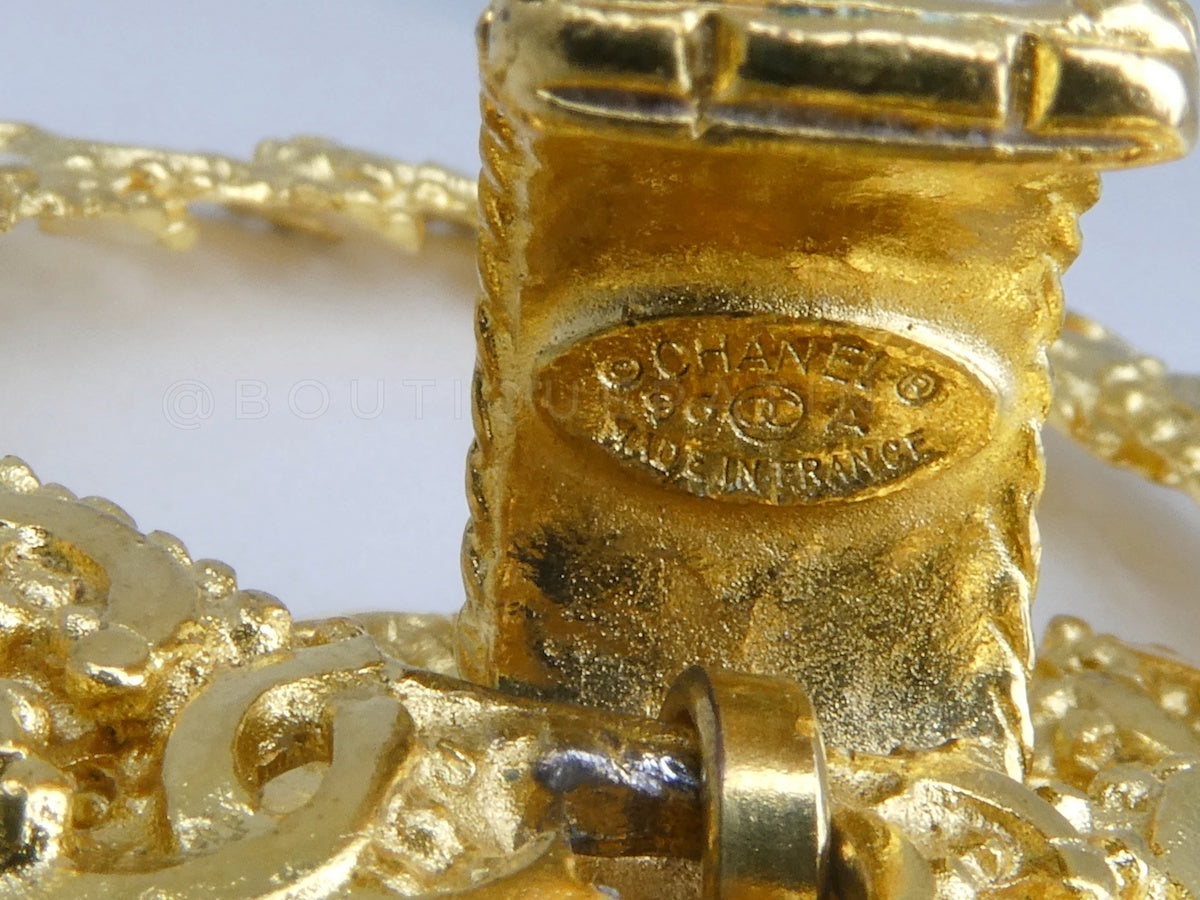 Chanel Vintage 96A Door Knocker Earrings Gold