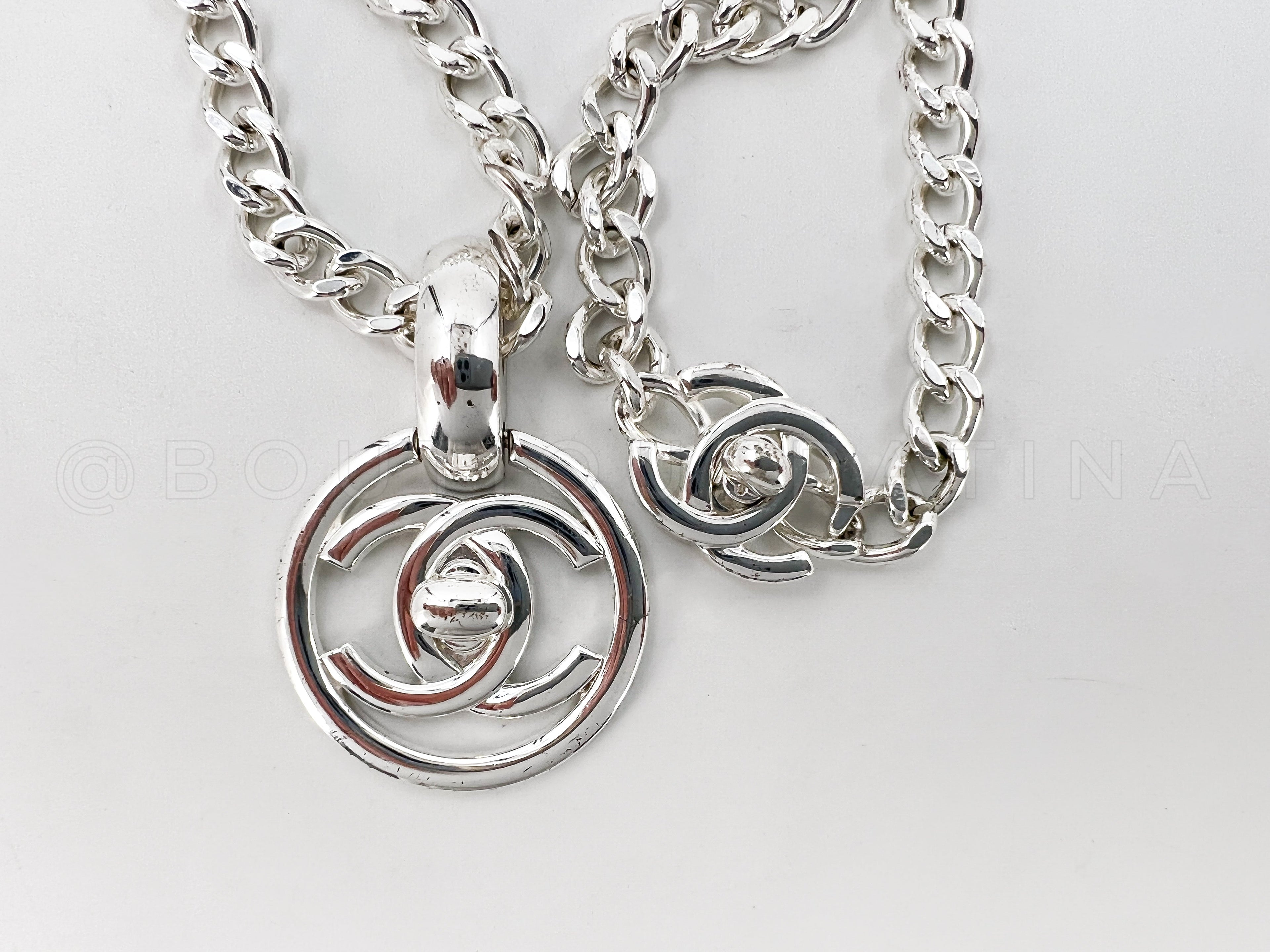 Chanel Vintage 97P Encircled Turnlock Medium Necklace Silver