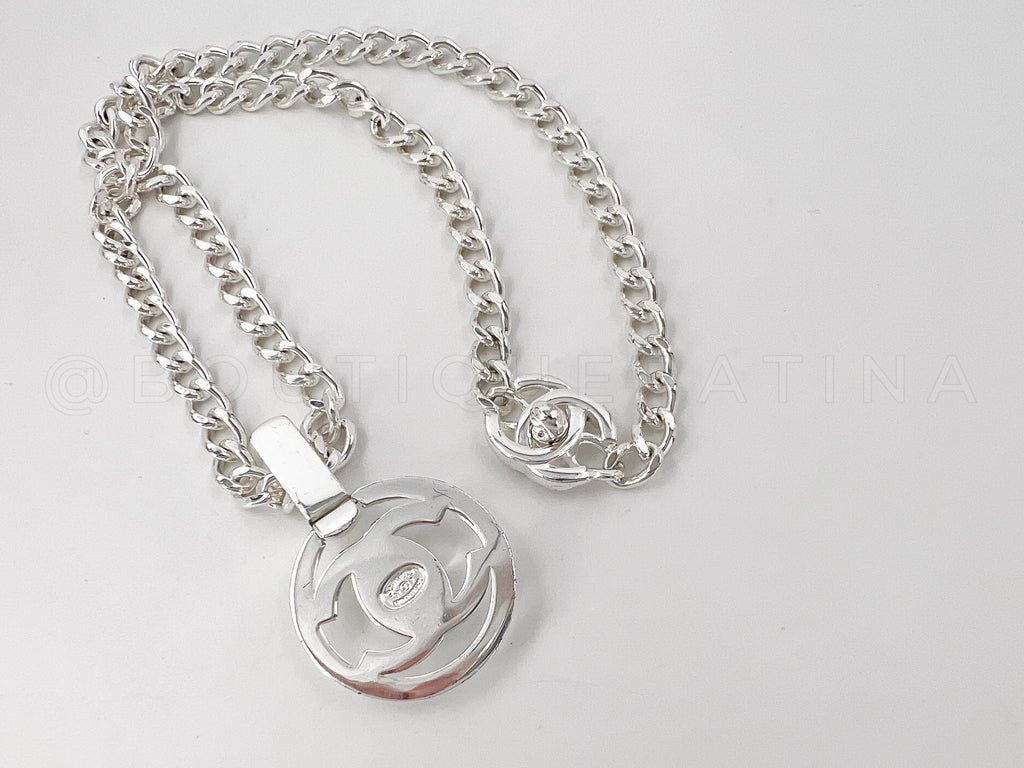 Chanel Vintage 97P Encircled Turnlock Medium Necklace Silver