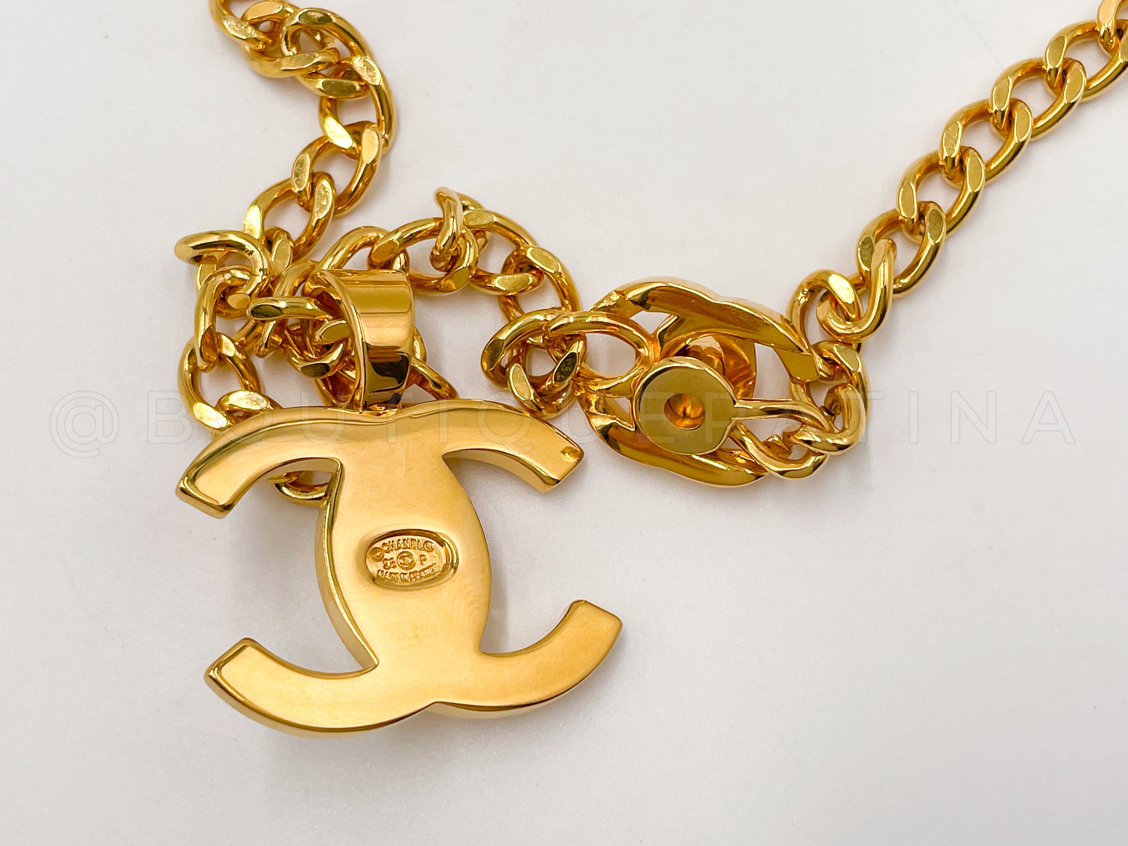 Chanel Vintage 96P Long Turnlock Choker Necklace Gold Plated