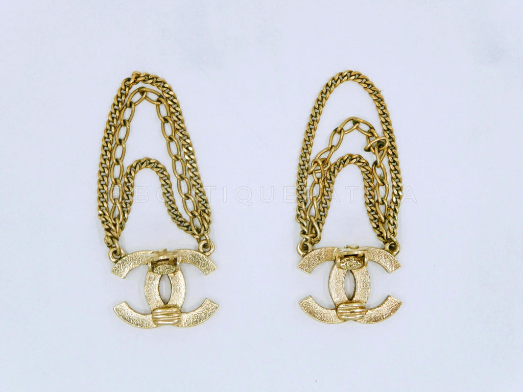 Chanel Vintage 09P CC Logo Chain Drop Earrings
