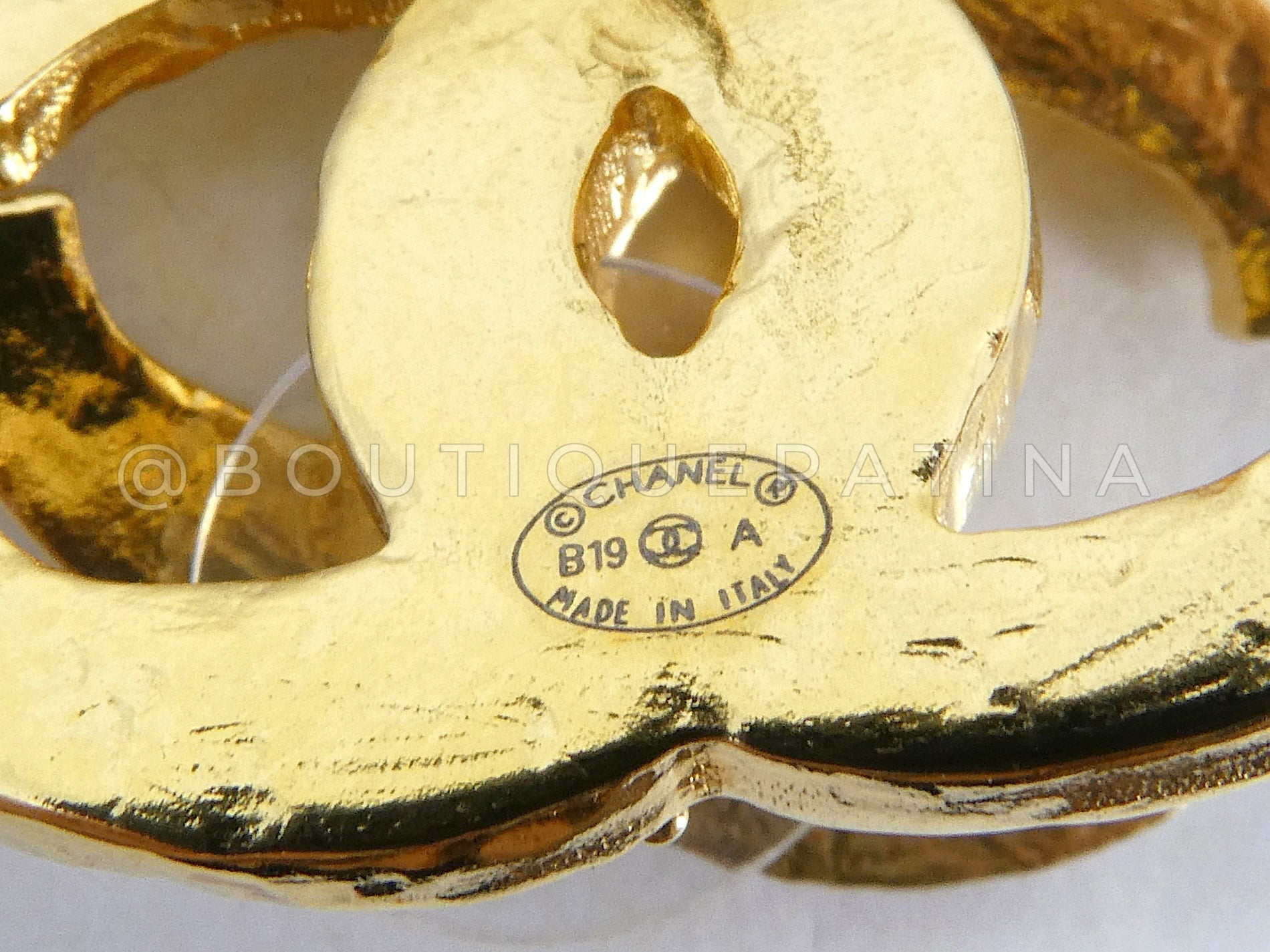 Chanel 19A Egypt Black Crocodile Print Gold Stud Earrings Paris-New York CQY