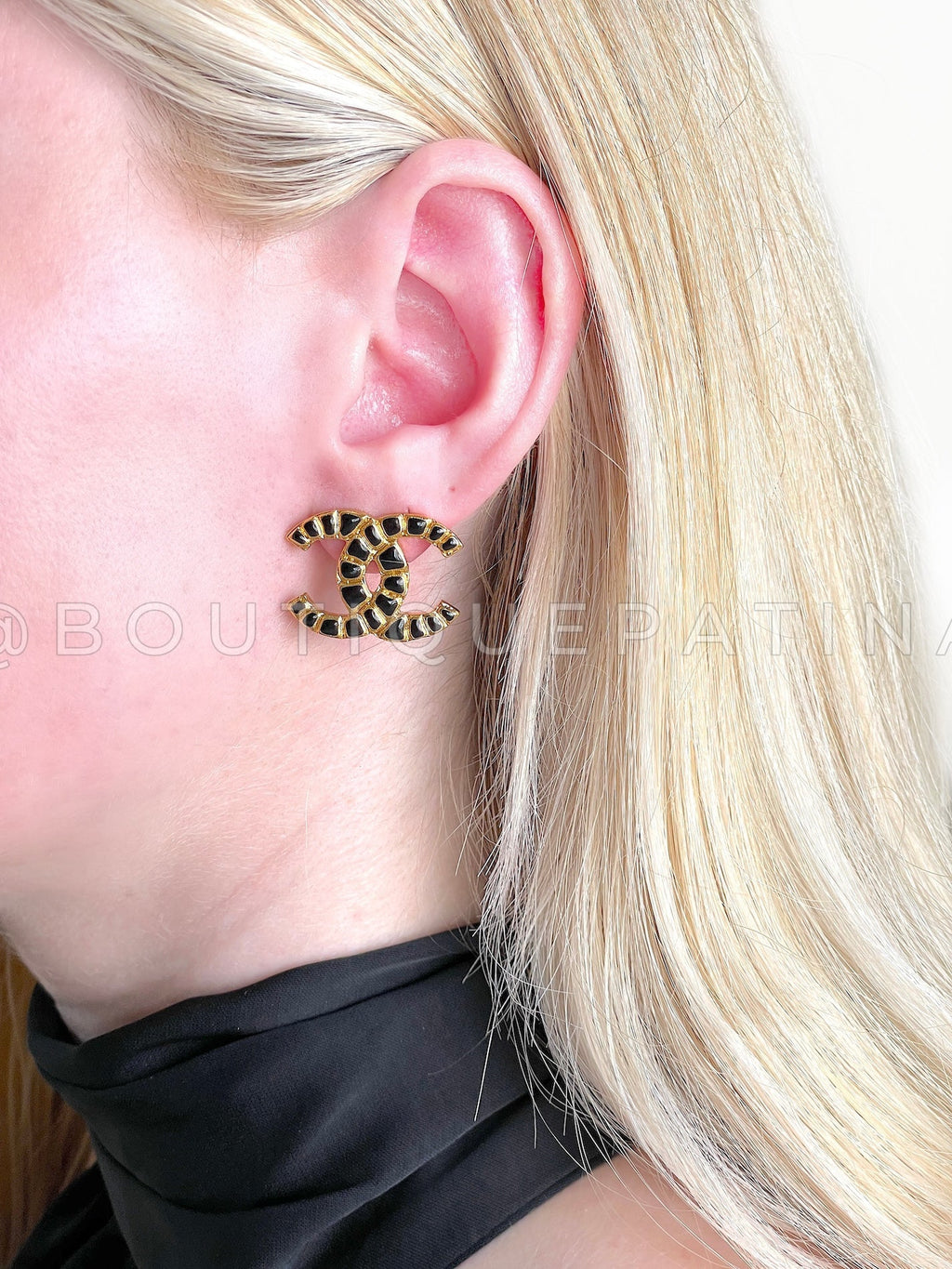 Chanel 19A Egypt Black Crocodile Print Gold Stud Earrings Paris-New York CQY