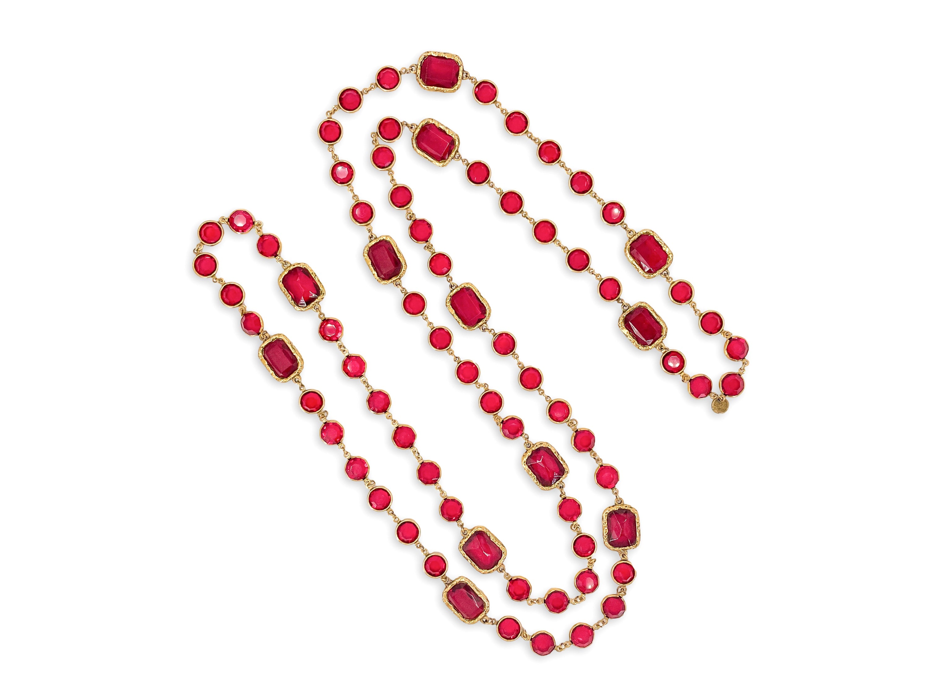 Chanel 1981 Vintage Ruby Red Crystal Chicklet Sautoir Station Strand Necklace
