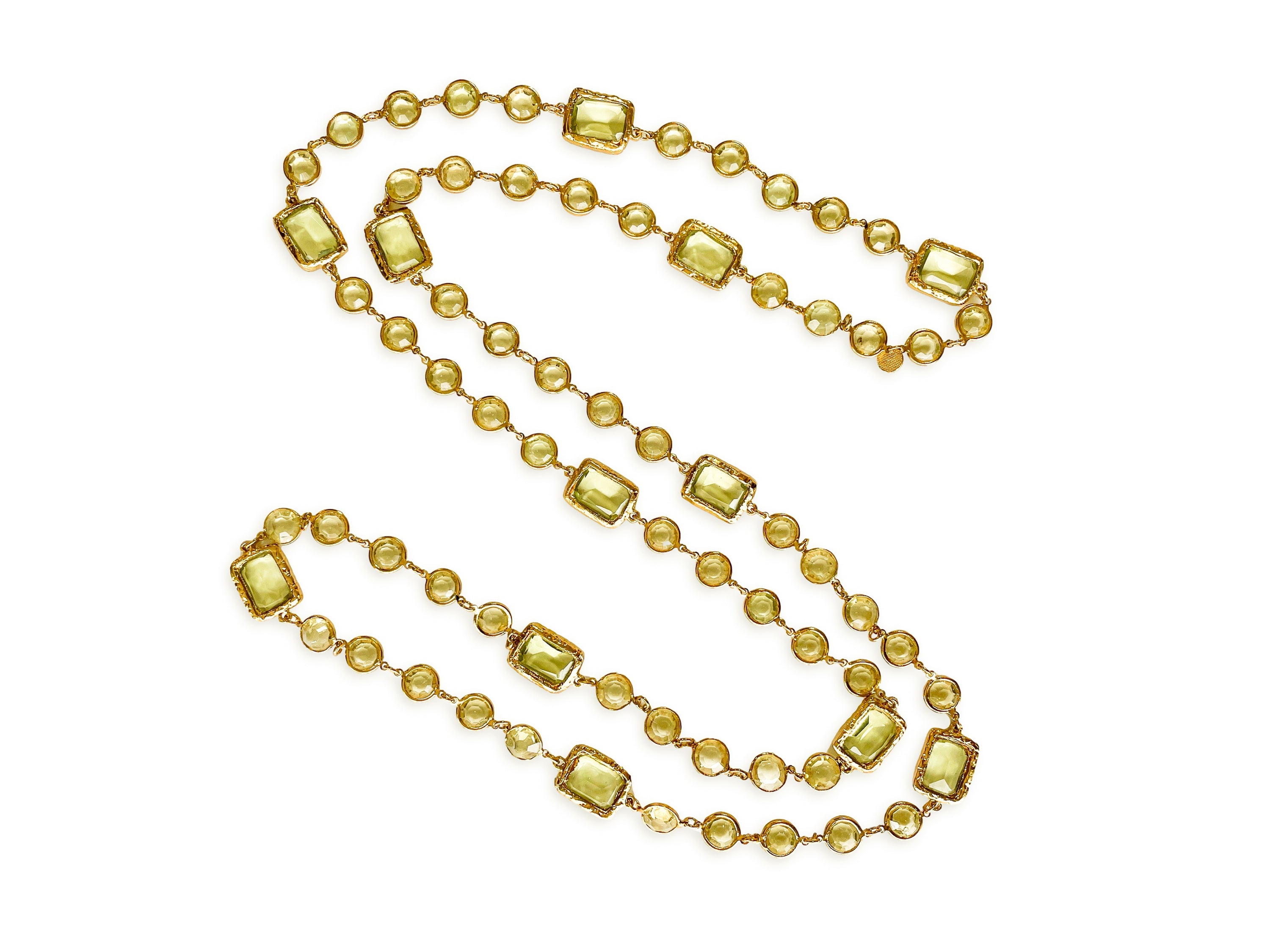 Chanel 1981 Vintage Light Apple Green Crystal Chicklet Sautoir Station Strand Necklace JUA