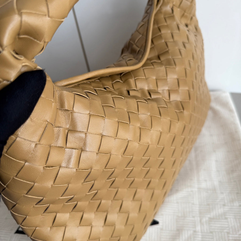 Bottega Veneta Hop Hobo Medium Leather Nutty Brown