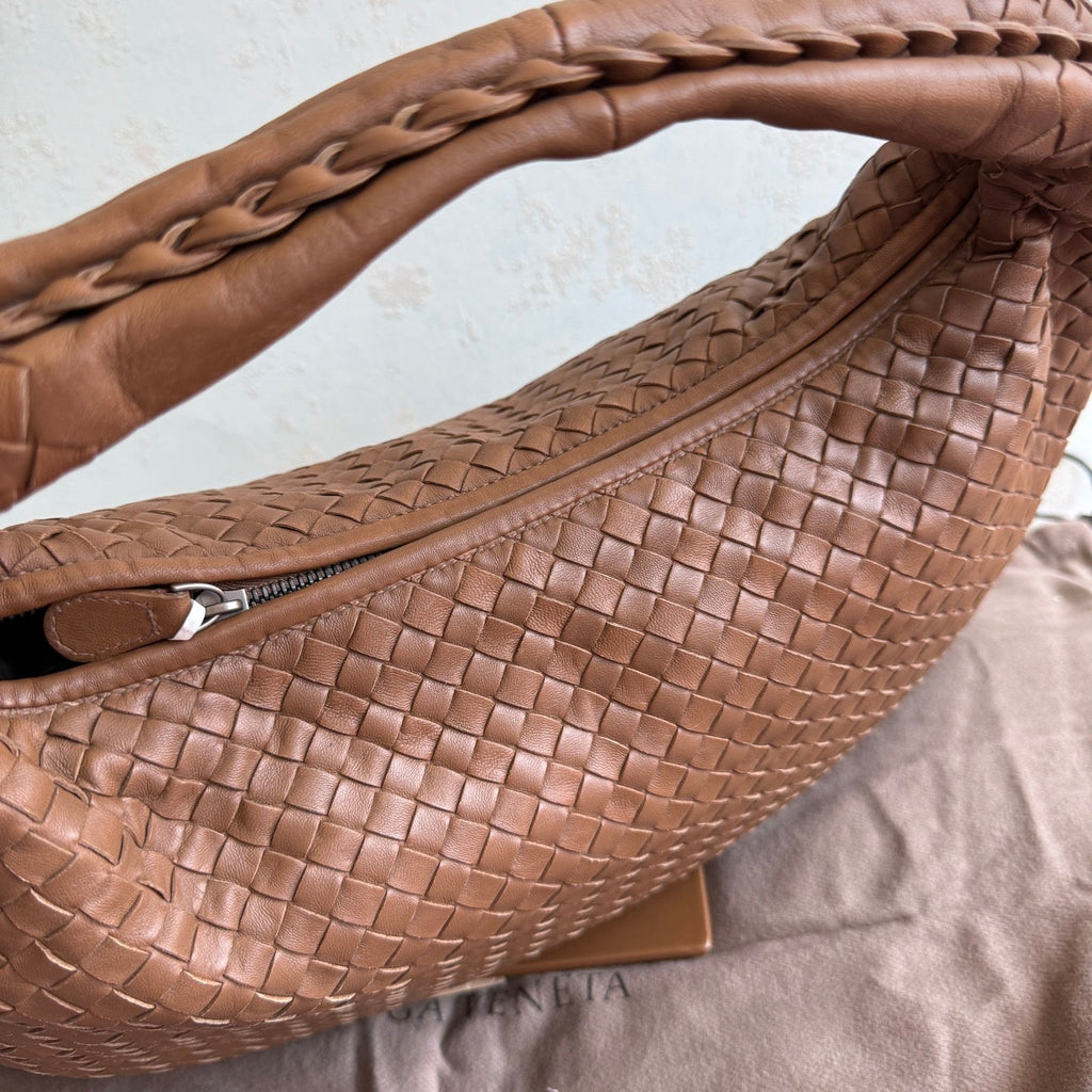Bottega Veneta Intrecciato Hobo Bag Medium Milk Chocolate Brown leather 47cm